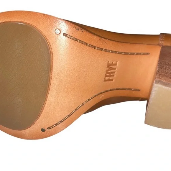 New FRYE Remy Chelsea Saddle Brown Leather 4" Heel Zipper Ankle Bootie Boots 7M - Picture 9 of 10